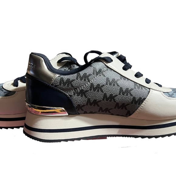 Michael Kors Signature sneakers,size 8.5 blue/white - Picture 6 of 7